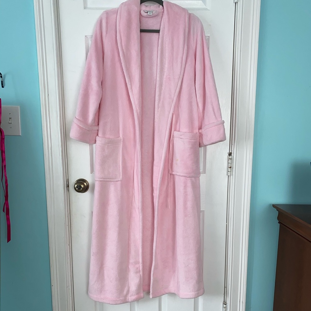 Charter Club Fuzzy Pink Robe- Color Still Bright!